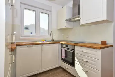 Kuhinja ili čajna kuhinja u objektu Makarska SUN Suite