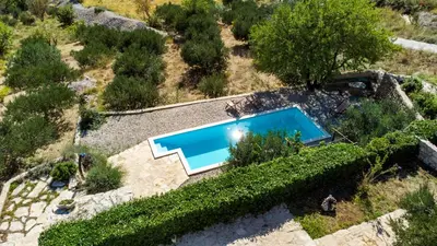 Bazen u objektu Dalmatian stone villa with heated pool ili u blizini