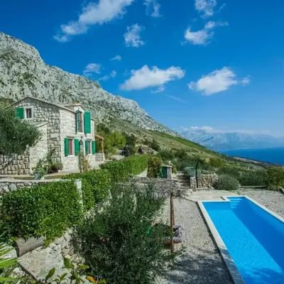 Dalmatian stone villa with heated pool