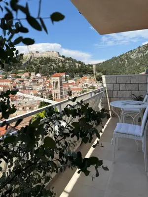 Pogled na planine ili pogled na planine iz apartmana