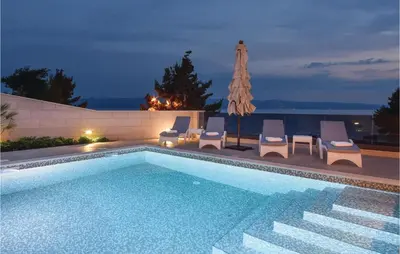 Bazen u objektu Beautiful Home In Omis With Sauna ili u blizini