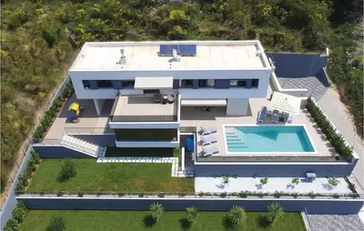 Bazen u objektu Beach Front Home In Omis With Sauna ili u blizini