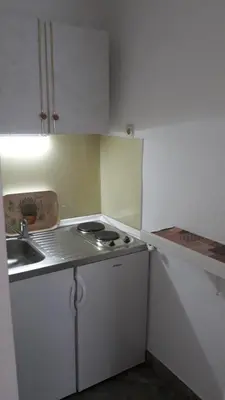 Kuhinja ili čajna kuhinja u objektu Kami