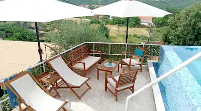 Bazen u objektu Stone House Marin ili u blizini