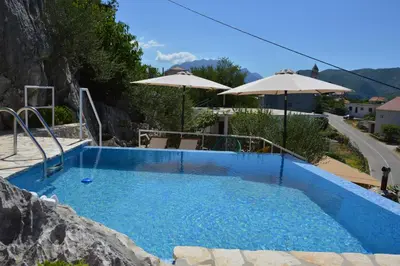 Bazen u objektu Stone House Marin ili u blizini