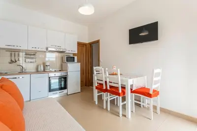 Kuhinja ili čajna kuhinja u objektu Apartmani Bezmalinović