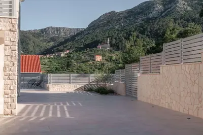 Pogled na planine ili pogled na planine iz vila