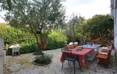 Vrt u objektu One-Bedroom Apartment In Stari Grad