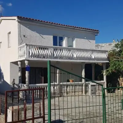 Apartments with a parking space Rudina