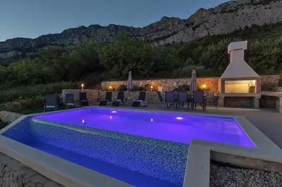 Pogled na planine ili pogled na planine iz vila