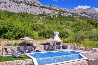 Pogled na planine ili pogled na planine iz vila
