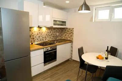 Kuhinja ili čajna kuhinja u objektu Apartments Sunset
