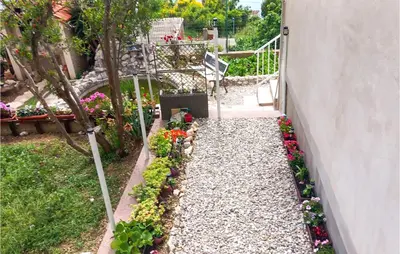 Vrt u objektu Nice Studio In Omis With House Sea View
