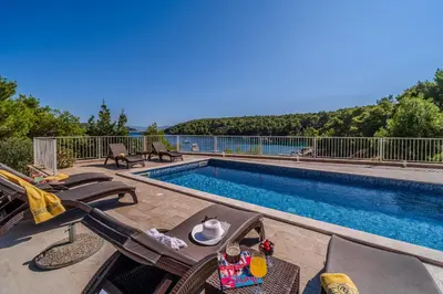 Bazen u objektu Luxury Villa Kate - in Lucice Bay with turquoise sea, Amazing Seaviews, and Heated Pool ili u blizini