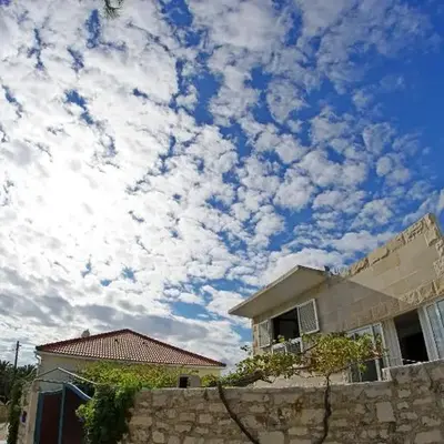 Holiday house with a swimming pool Sumartin