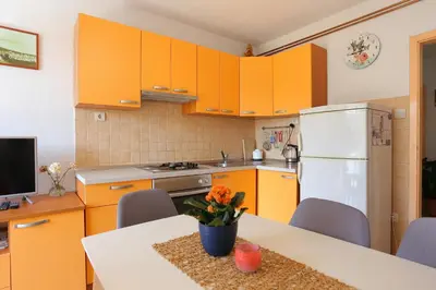 Kuhinja ili čajna kuhinja u objektu Apartments by the sea Makarska - 13222