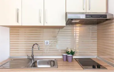 Kuhinja ili čajna kuhinja u objektu Studio Apartment In Krvavica