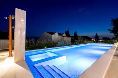 Bazen u objektu Villa Elena ili u blizini