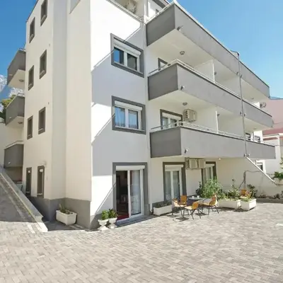 Studio Apartment In Makarska