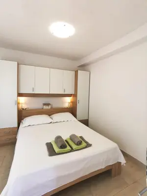 Krevet ili kreveti u jedinici u objektu Apartments by the sea Mimice, Omis - 14230