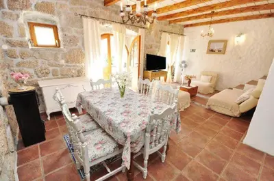 TV i/ili zabavni centar u objektu Stone house