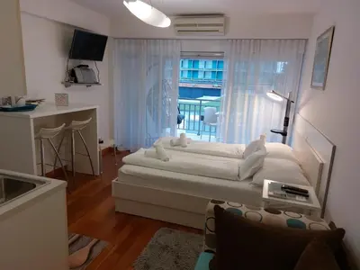 TV i/ili zabavni centar u objektu Studio S