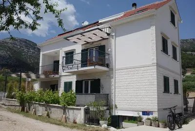 Zgrada u kojoj se nalazi apartman