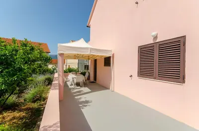 Zgrada u kojoj se nalazi apartman