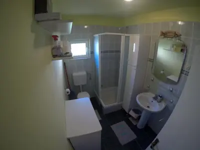 Kupaonica u objektu Apartman Kalajžić