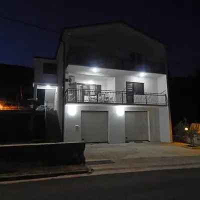 Apartments with a parking space Tugare
