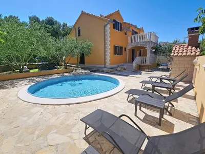 Bazen u objektu Holiday Home Gorana by Interhome ili u blizini
