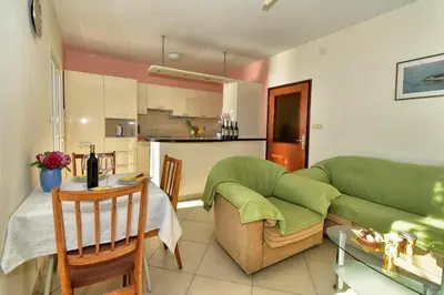 Kuhinja ili čajna kuhinja u objektu Apartments ZANA (77)