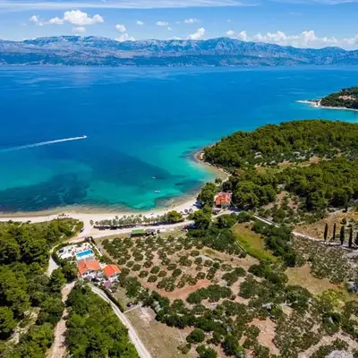 Beachfront House Mir Brač near Supetar with pool and jacuzzi