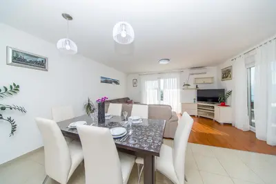 Kuhinja ili čajna kuhinja u objektu Apartment Luni