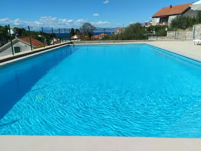 Bazen u objektu Villa Sanja, Splitska ili u blizini