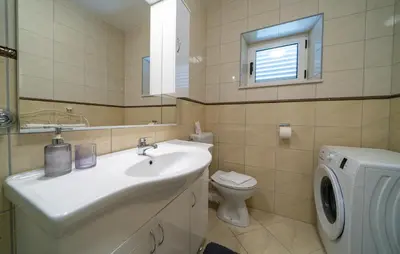 Kupaonica u objektu Amazing Apartment In Selca With Wifi