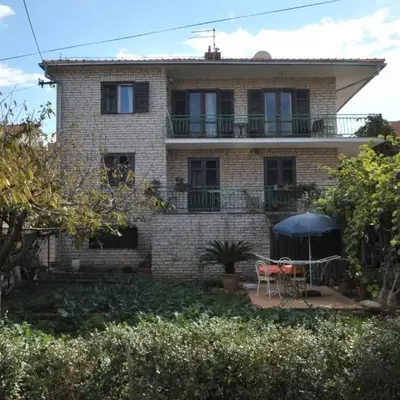 Apartments with parking space Supetar