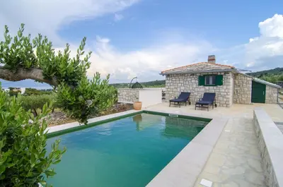 Bazen u objektu Holiday Home Bliss ili u blizini