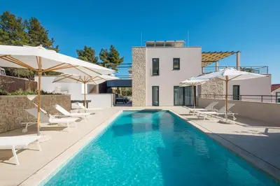 Bazen u objektu Luxury Villa Lucice View ili u blizini
