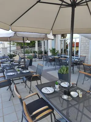 Restoran ili neka druga zalogajnica u objektu White Stone Villa 43