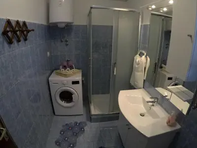 Kupaonica u objektu Antique apartment with balcony