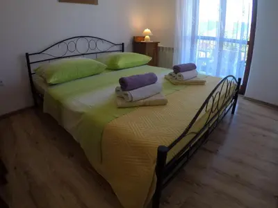 Krevet ili kreveti u jedinici u objektu Antique apartment with balcony