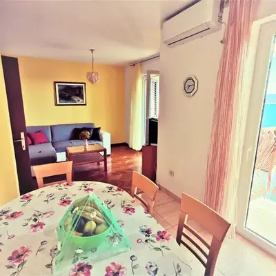 Holiday apartment with a balcony and sea view