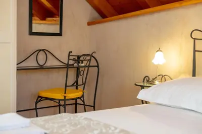 Krevet ili kreveti u jedinici u objektu Villa Mama - Traditional Apartments in Omis, free parking
