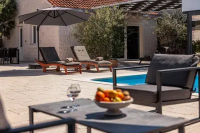 Bazen u objektu Villa TM with private heated pool, poolhouse & private garage ili u blizini