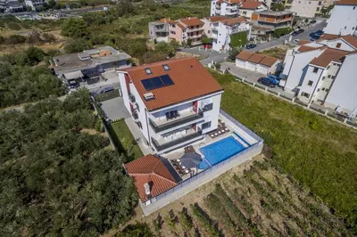 Bazen u objektu Luxury villa with a swimming pool Stobrec, Split - 14700 ili u blizini