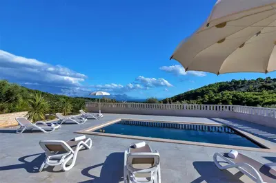 Bazen u objektu Villa Lokanjac with pool and panoramic sea view ili u blizini
