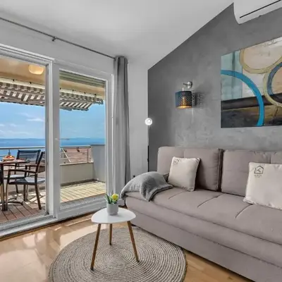 Kira Sea View apartment