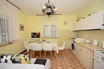 Kuhinja ili čajna kuhinja u objektu 2 Bedrooms Apartment Margarita 4+2