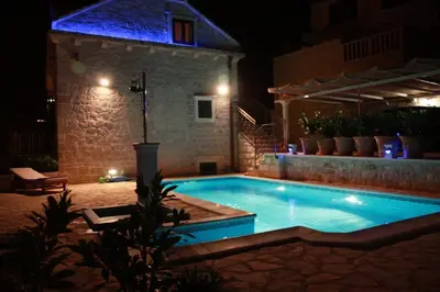 Bazen u objektu Holiday Home Sumartin (626-1) ili u blizini